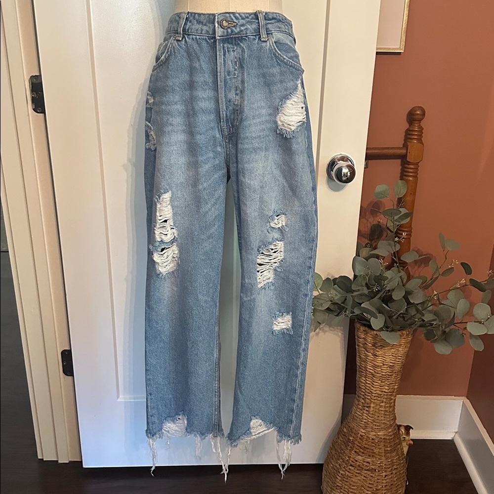 Zara women’s Mom high rise Distressed Straight Leg crop raw edge denim 10 Jeans